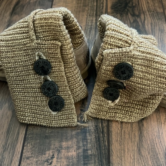 Ugg boot - Picture 2 of 3